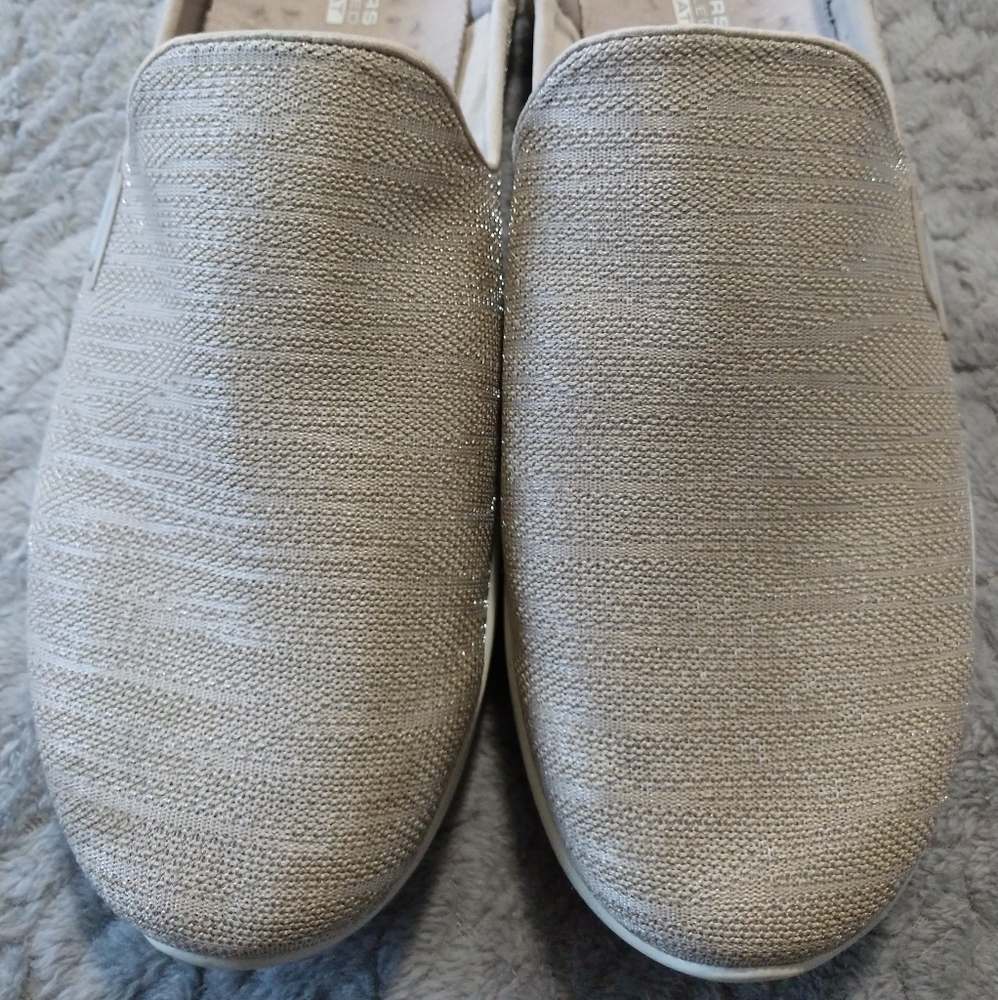 Tan/beige/metallic Skechers Mules (like new)